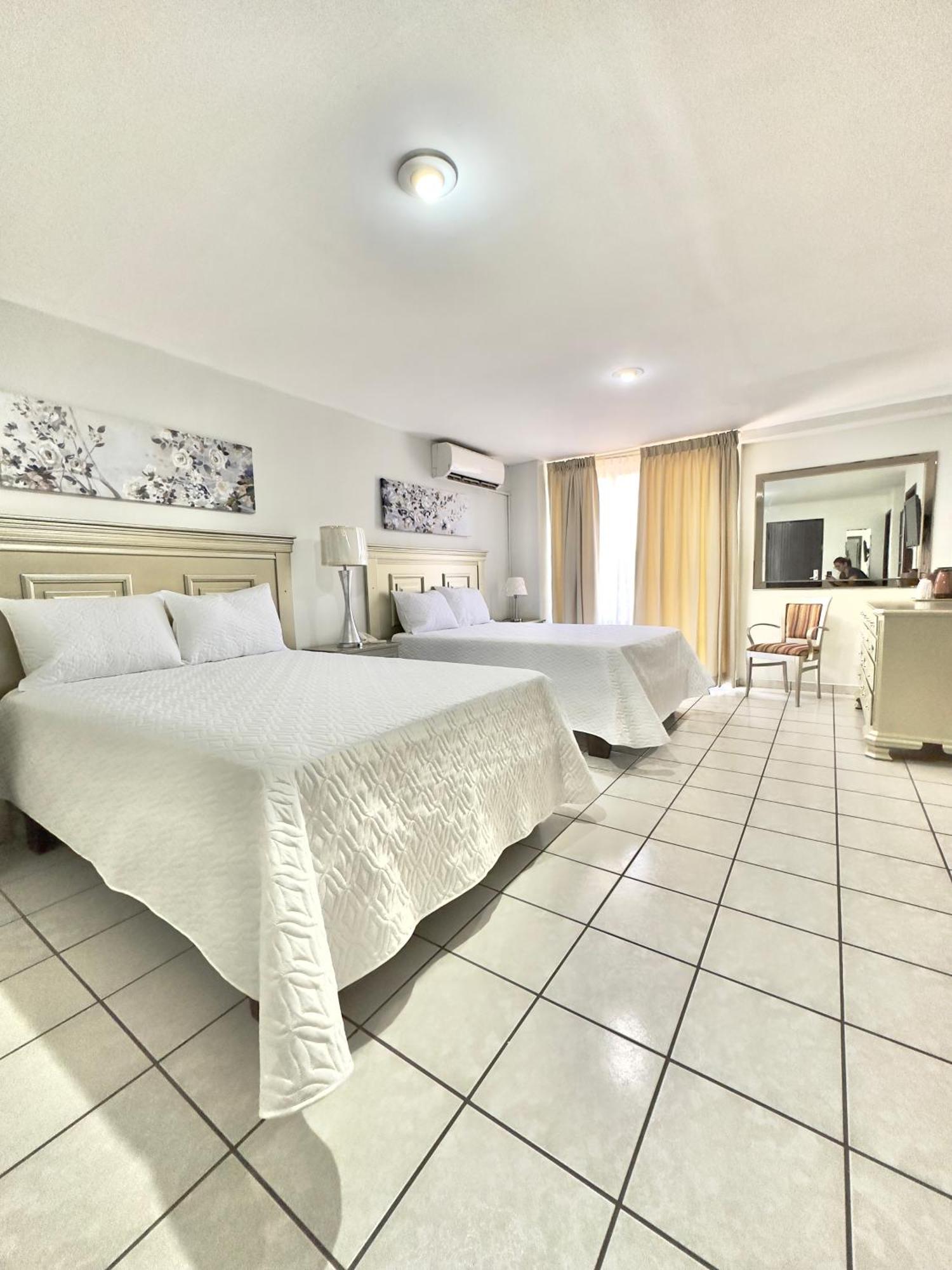 Gran Hotel Paris ลาเซย์บา ภายนอก รูปภาพ
