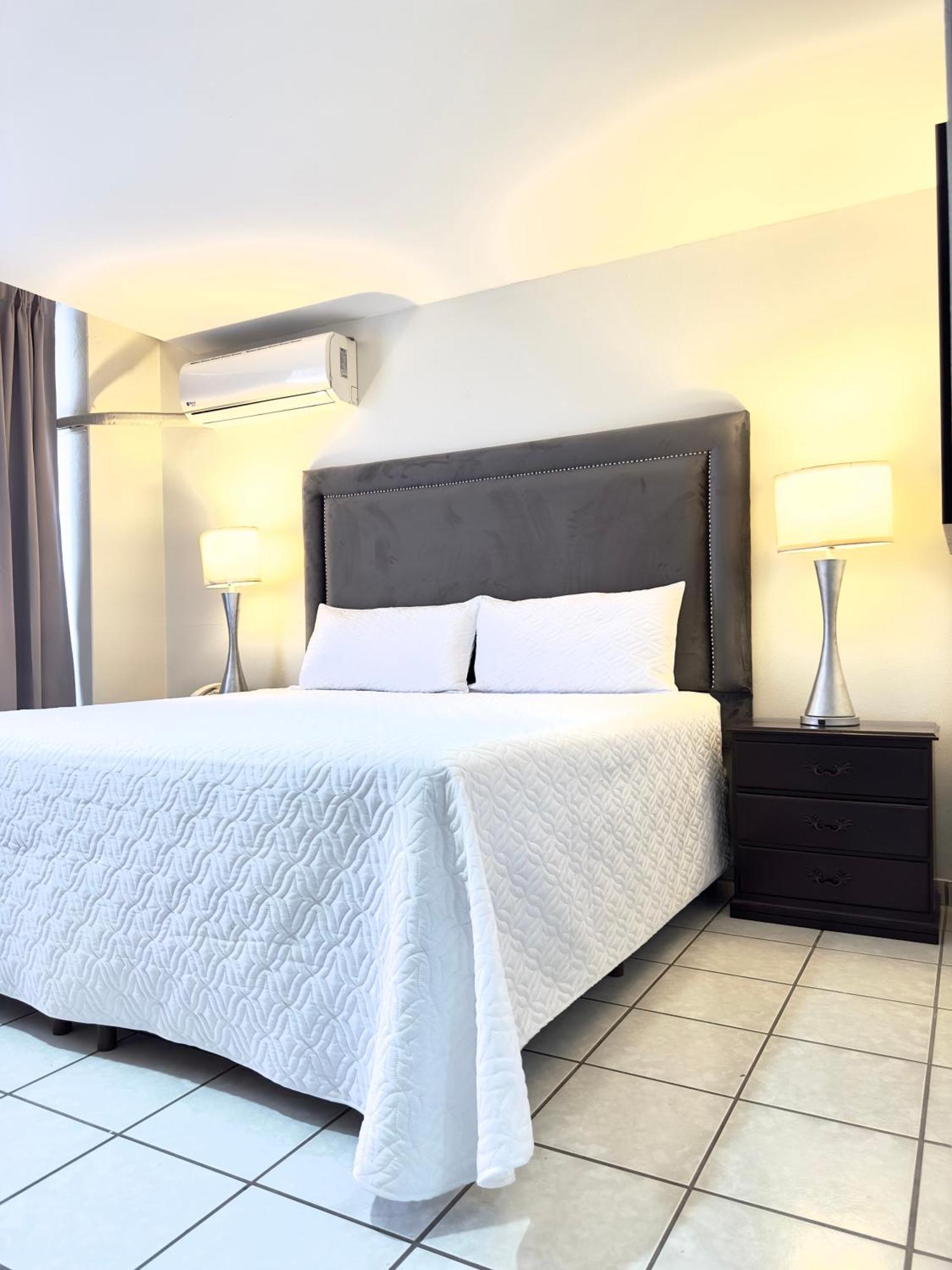 Gran Hotel Paris ลาเซย์บา ภายนอก รูปภาพ